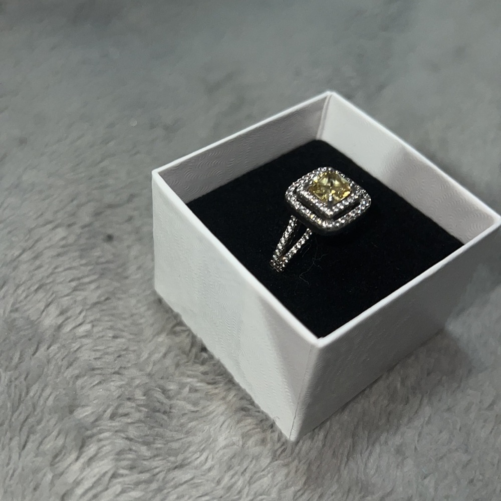 Diamond ring 💚 - Picture 3 of 3